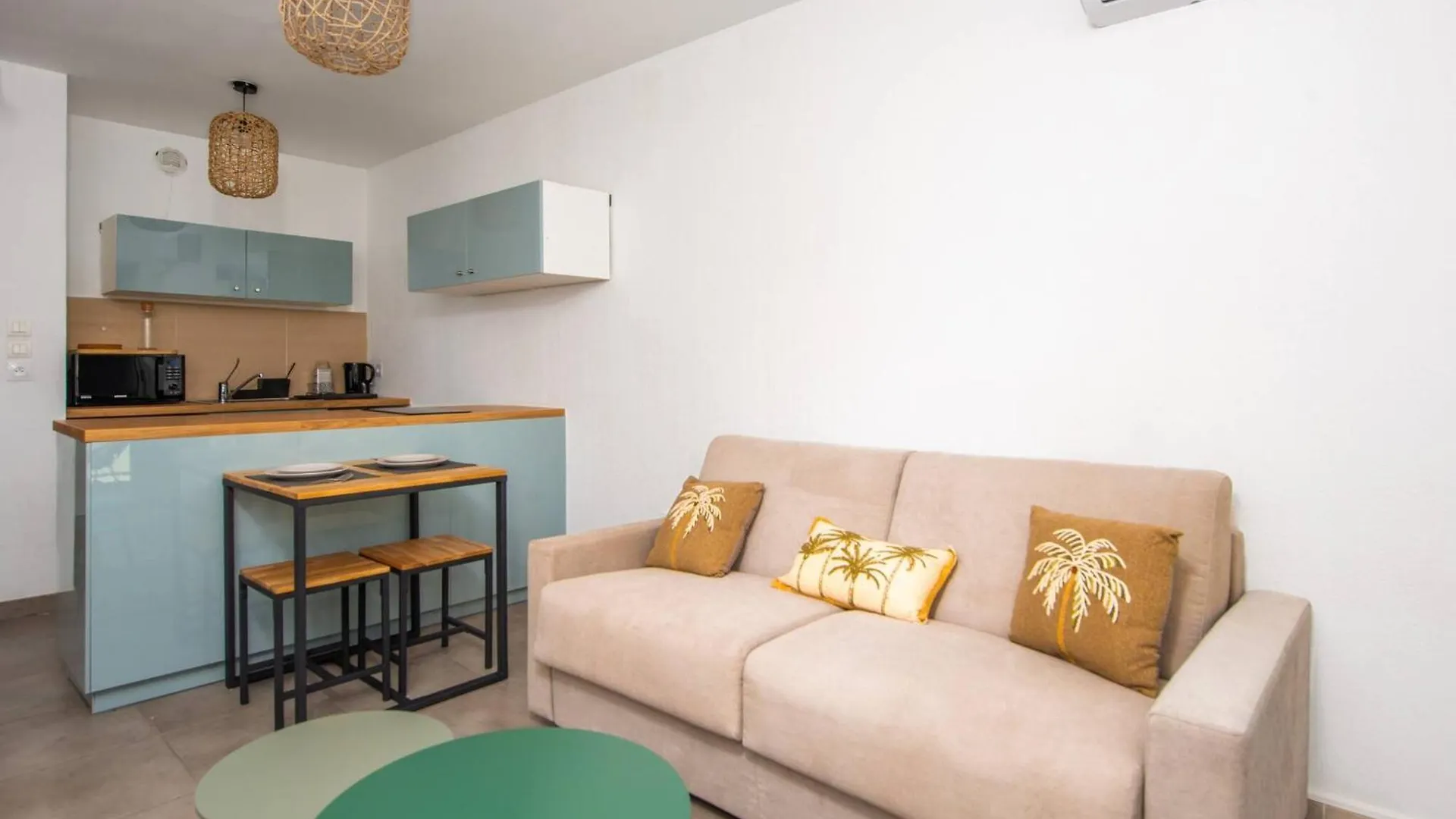 Daire Studio Port Golfe-Juan Parking Wifi Climatisation Terrasse Vallauris Fransa