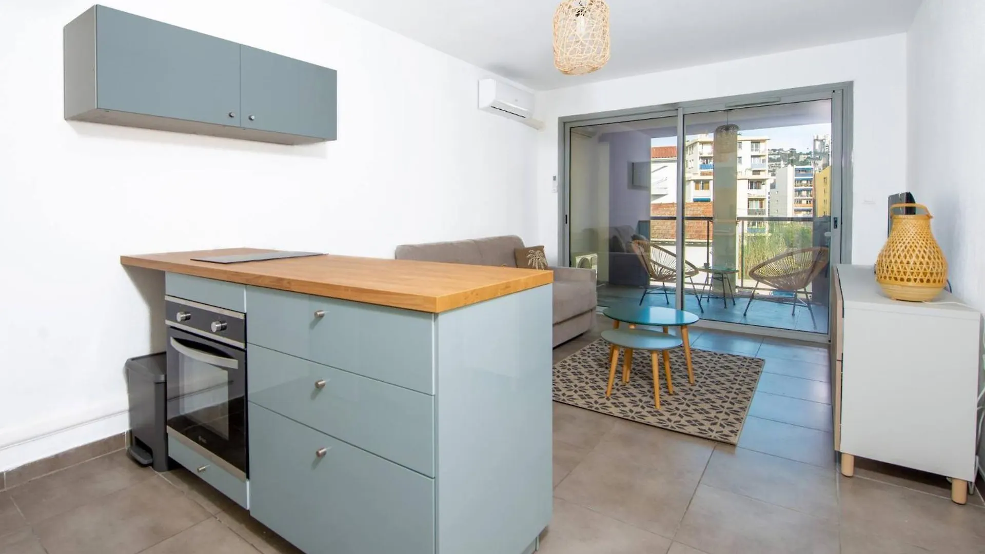 Studio Port Golfe-Juan Parking Wifi Climatisation Terrasse Vallauris Fransa