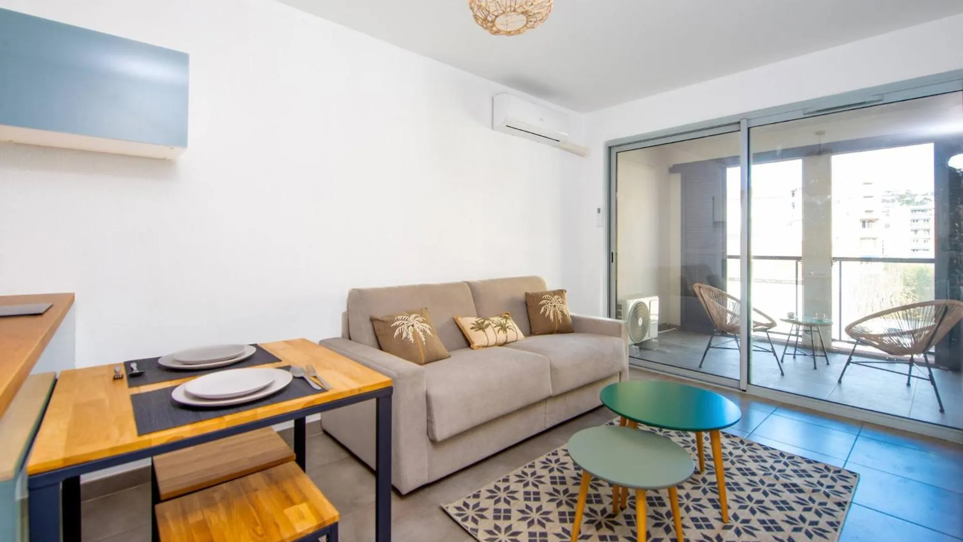 Studio Port Golfe-Juan Parking Wifi Climatisation Terrasse Vallauris